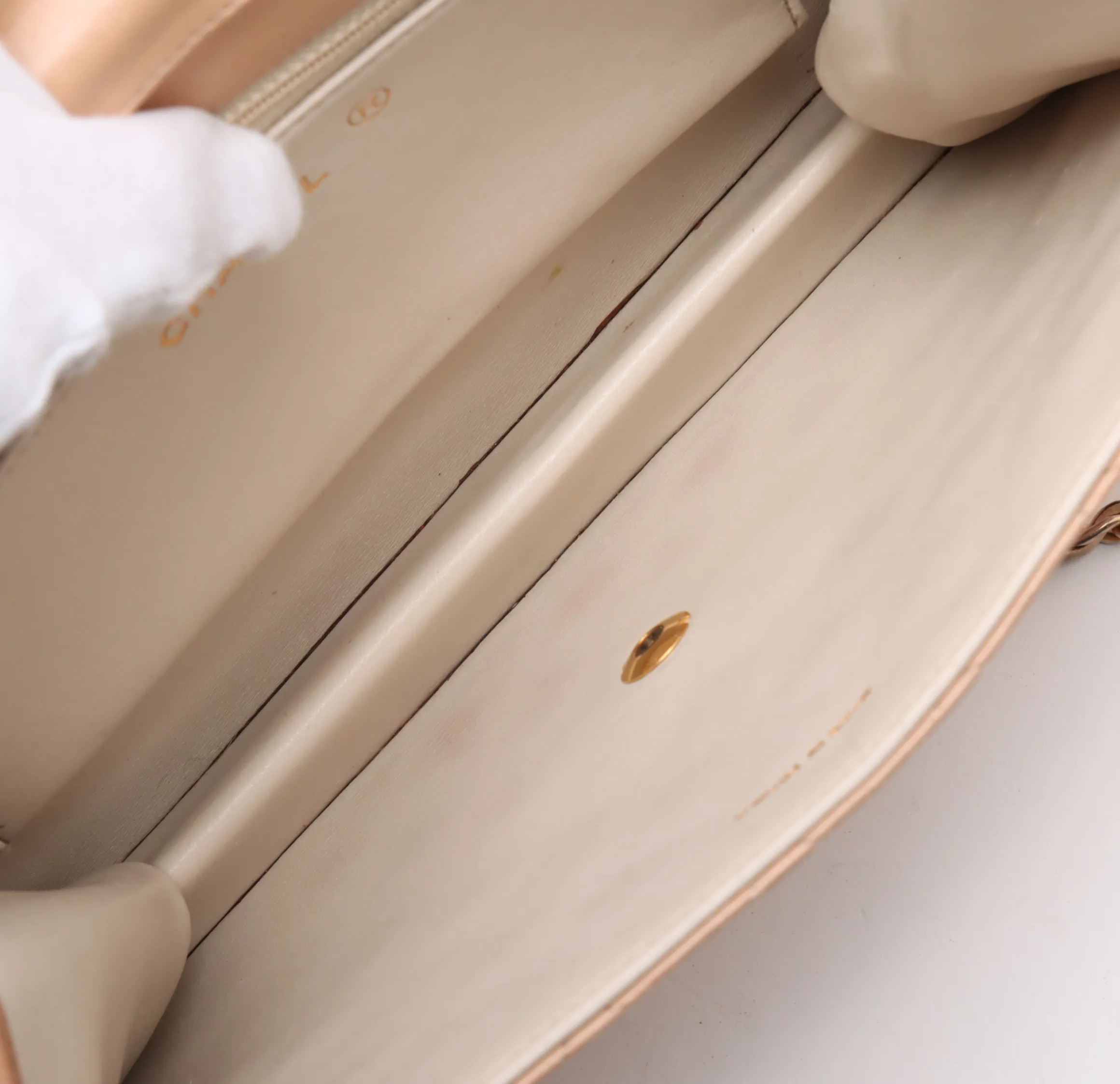 CHANEL Matelasse Single Flapbag Medium Push-Lock (U2)