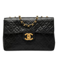 CHANEL Matelasse Maxi Classic Flap (Z3)