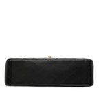 CHANEL Matelasse Maxi Classic Flap (Z3)