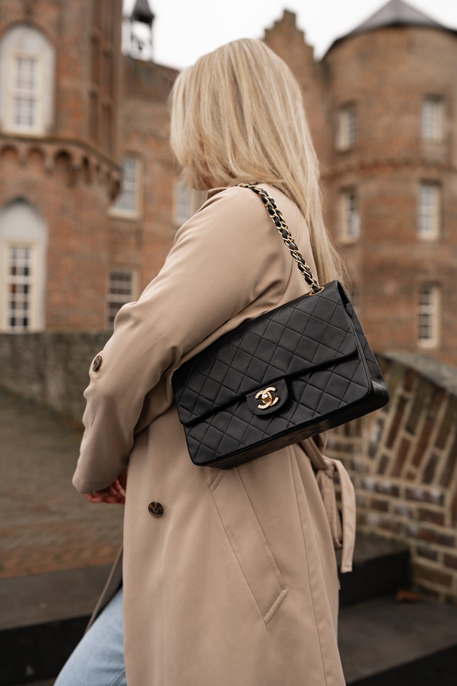 CHANEL Classic Double Flap Medium (U2)