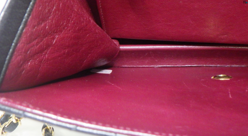 CHANEL Matelasse Single Flapbag Medium Push-Lock (U2)