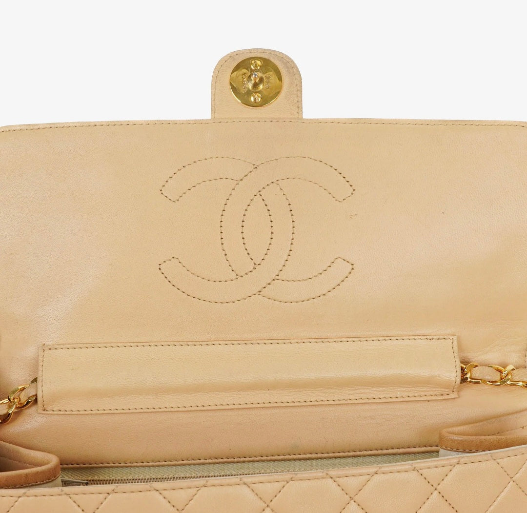 CHANEL Matelasse Single Flapbag Medium Push-Lock (U2)