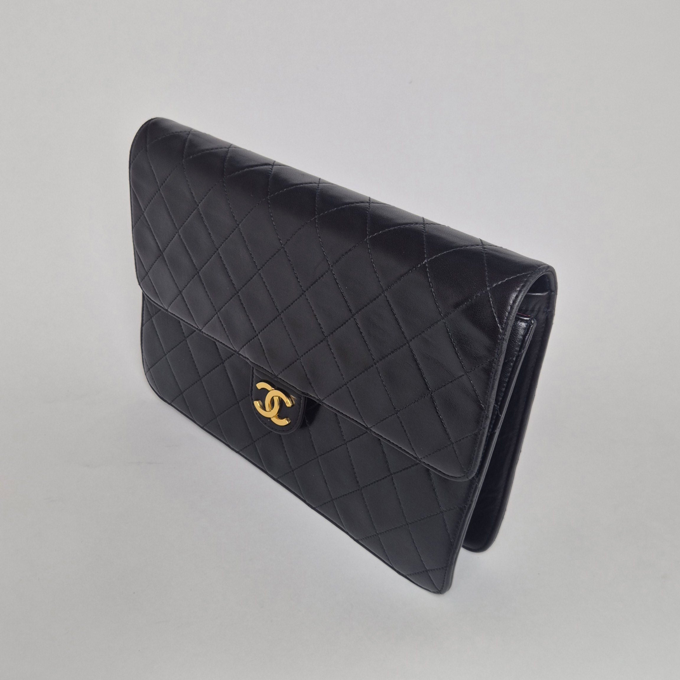 CHANEL Matelasse Single Flapbag Medium Push-Lock (U2)